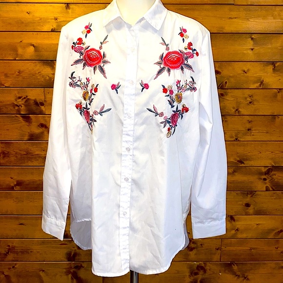 another story Tops - LIKE NEW Beautiful embroidered Button down blouse
